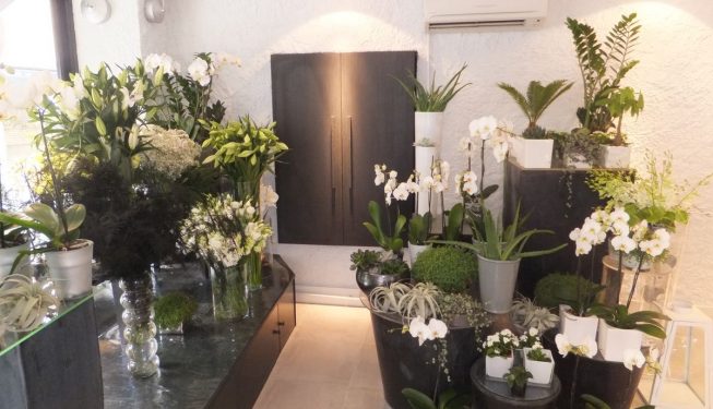 Agencement magasin fleuriste zoom sur les compositions florales